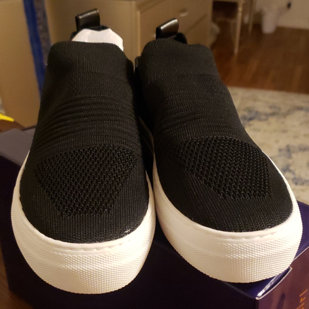 New! Madden Girl Buffi Black Knit Sneakers - Picture 2 of 4